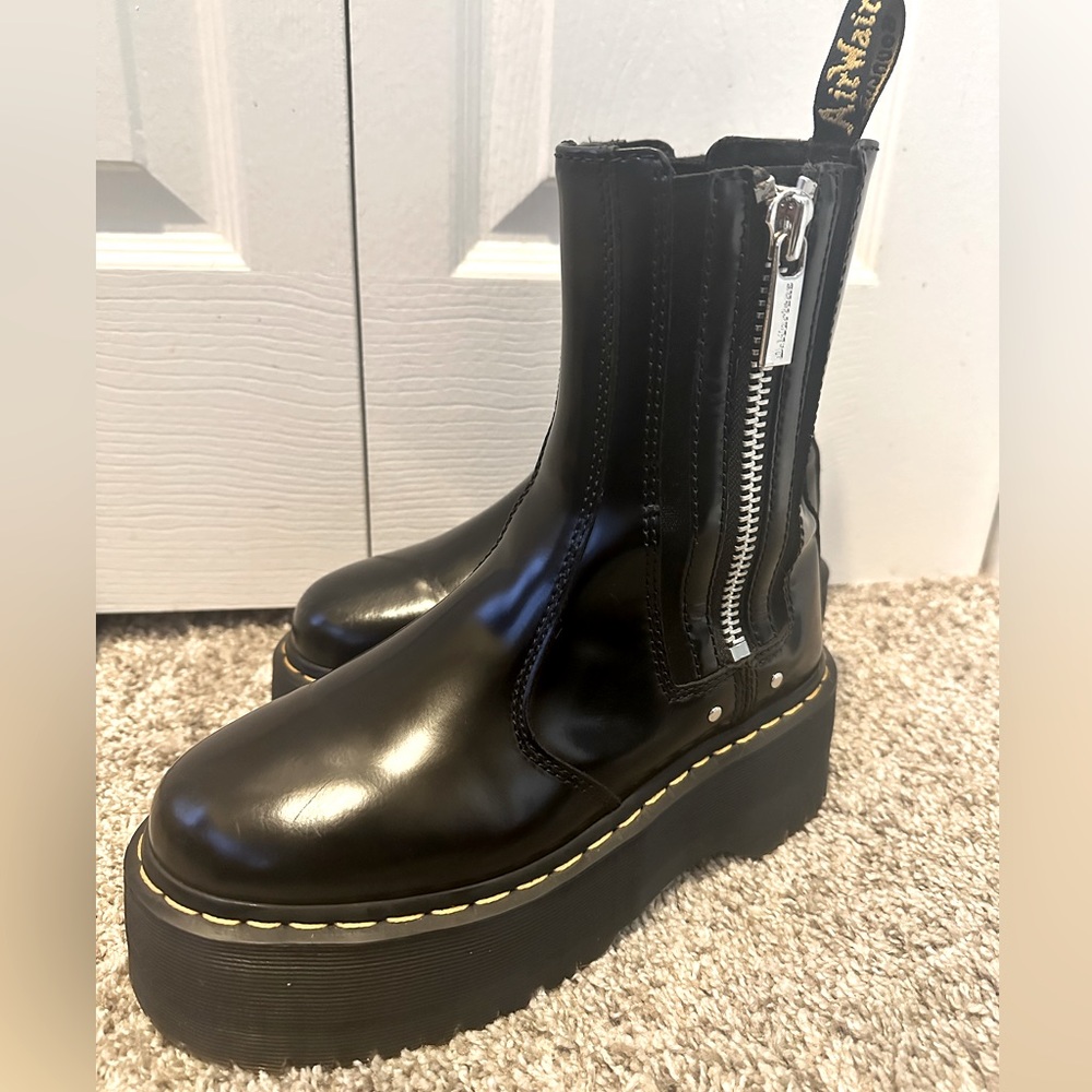 Dr. Martens 2976 Chelsea Boot *RARE*